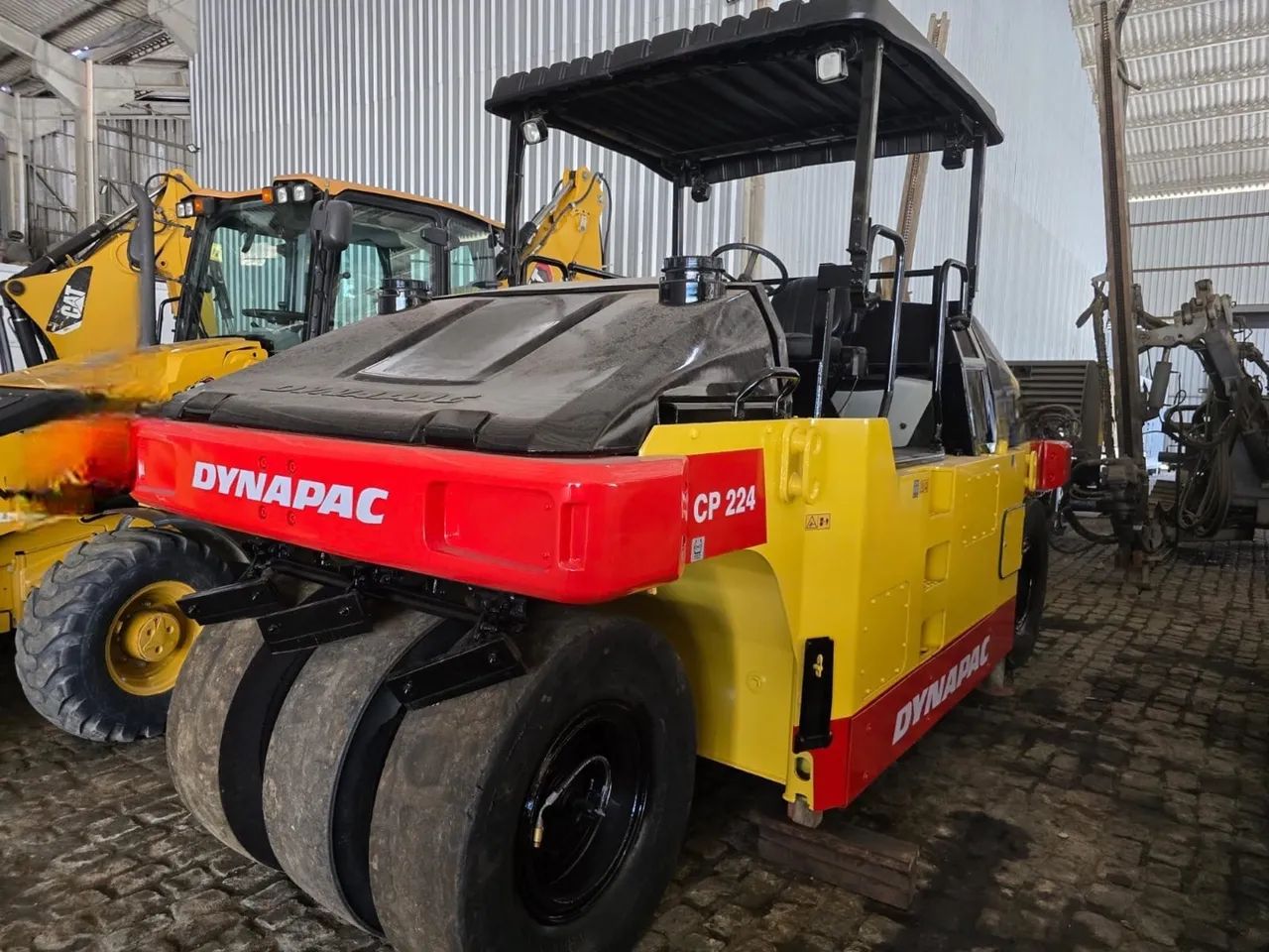Rolo compactador Dynapac CP 224
