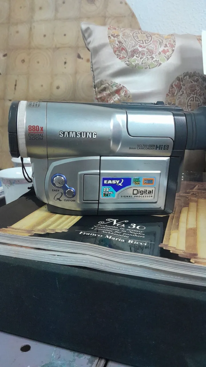 Filmadora Samsung Hi8 - Zoom Digital 880x