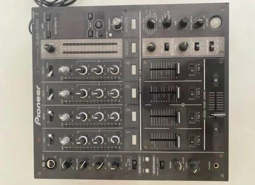 Kit Pioneer CDJ 400 e Mixer DJM 400 - Equipamentos e Acessórios de