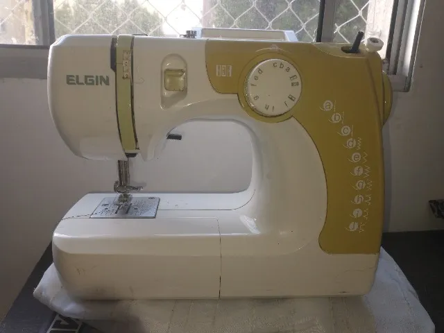 Máquina de costura portátil ELGIN