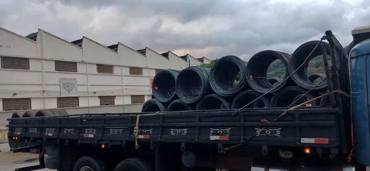Vendo carroceria de caminhão truck 7.80 conpri 2.45 largura 5 mil reais aceito ofertas  - Foto 3