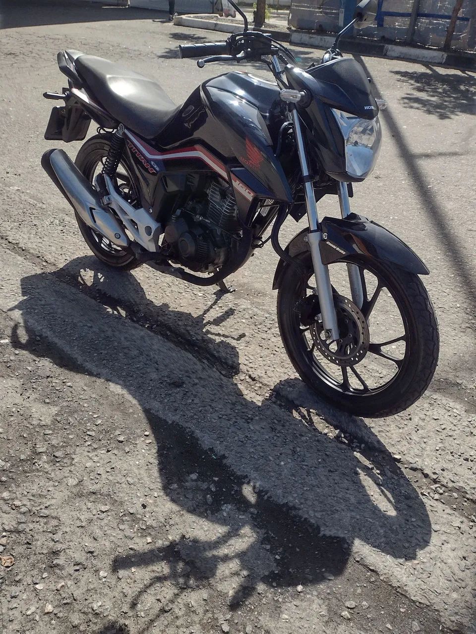 Vendo Titan 2020  - Foto 2