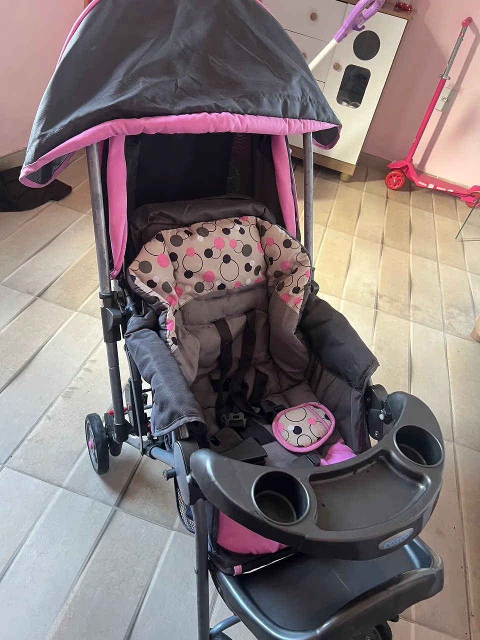 Carinho de bebê com bebê conforto 