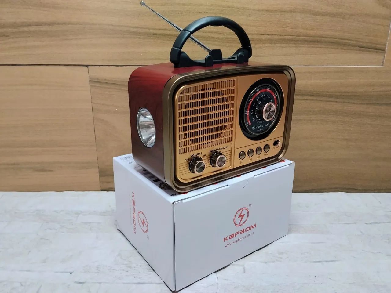 Rádio Portátil Bluetooth com Lanterna FM e Pendrive - Foto 2