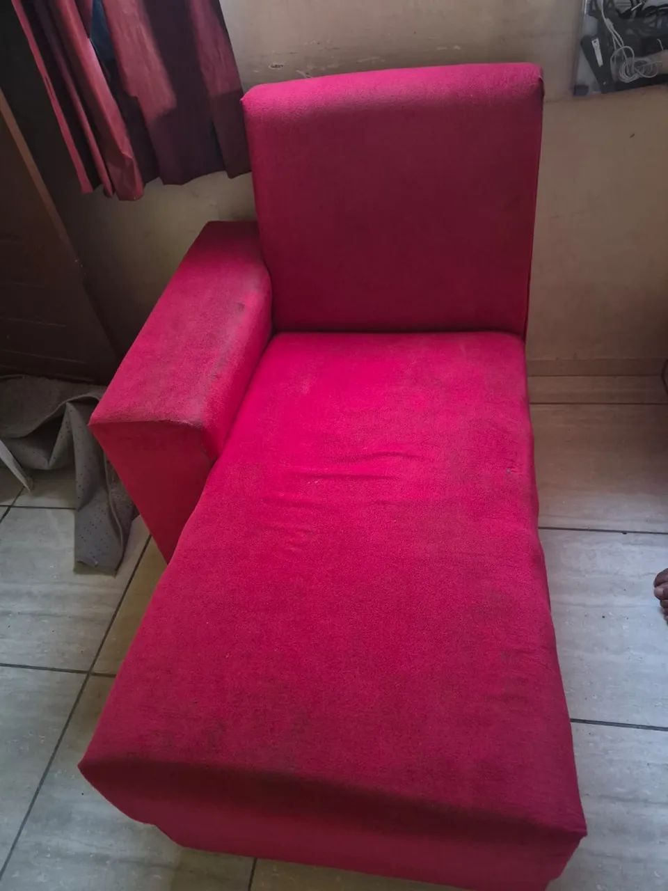 Sofá  retrátil vermelho  - Foto 4