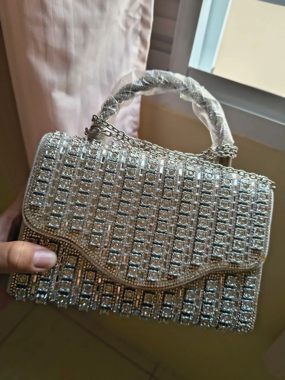 Bolsa toda cheia de strass