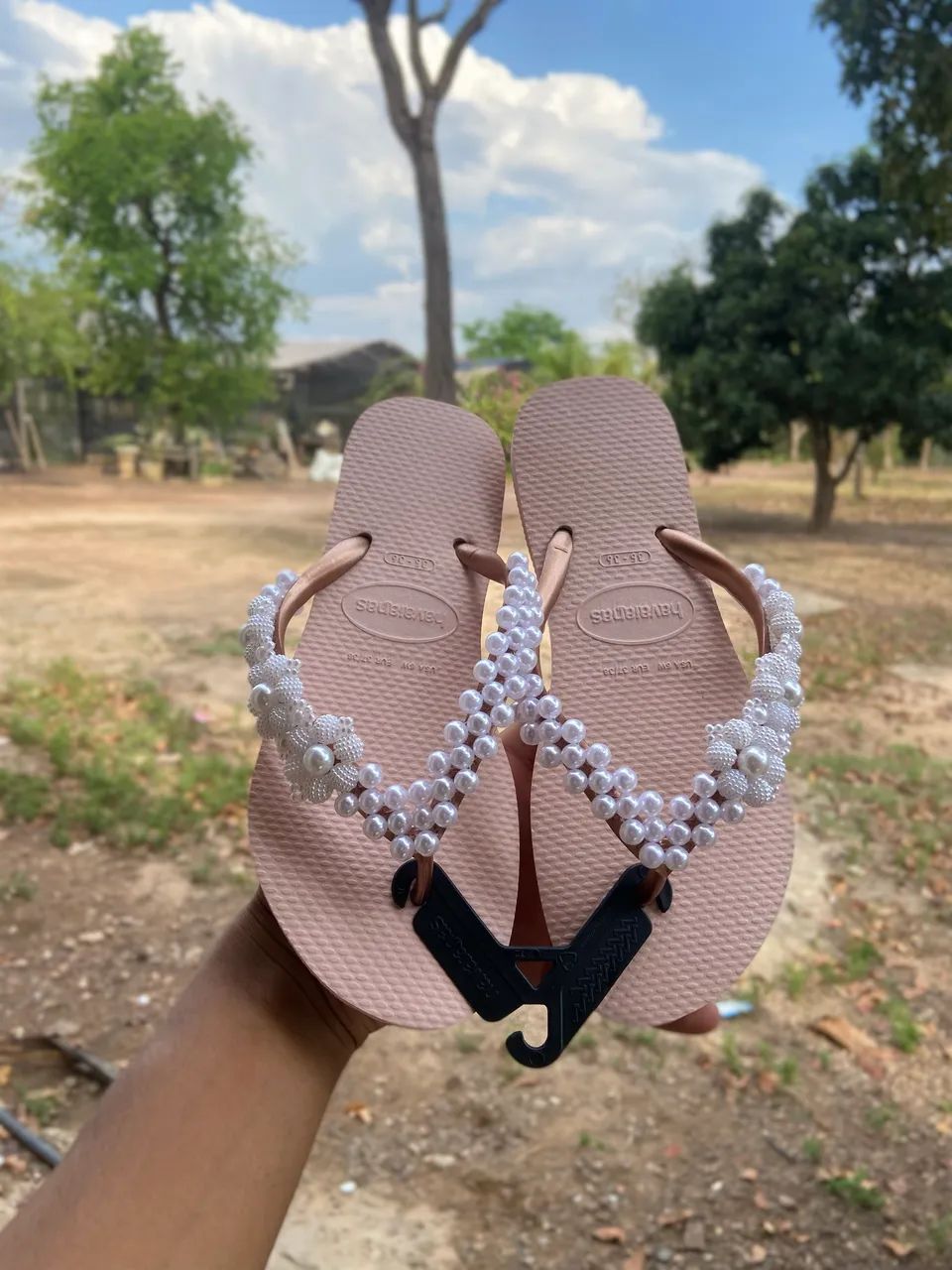 Chinelos Havaianas bordadas - Foto 4