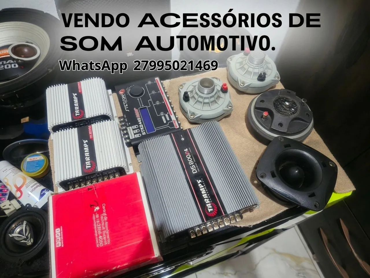 Acessórios de som automotivo. 