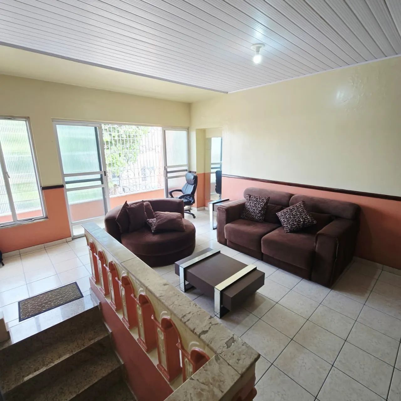 VENDO CASA COM PONTO COMERCIAL - Foto 2