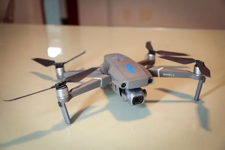 Drone DJI Mavic 2 Pro Hasselblad Fly More com case estilo Pelican