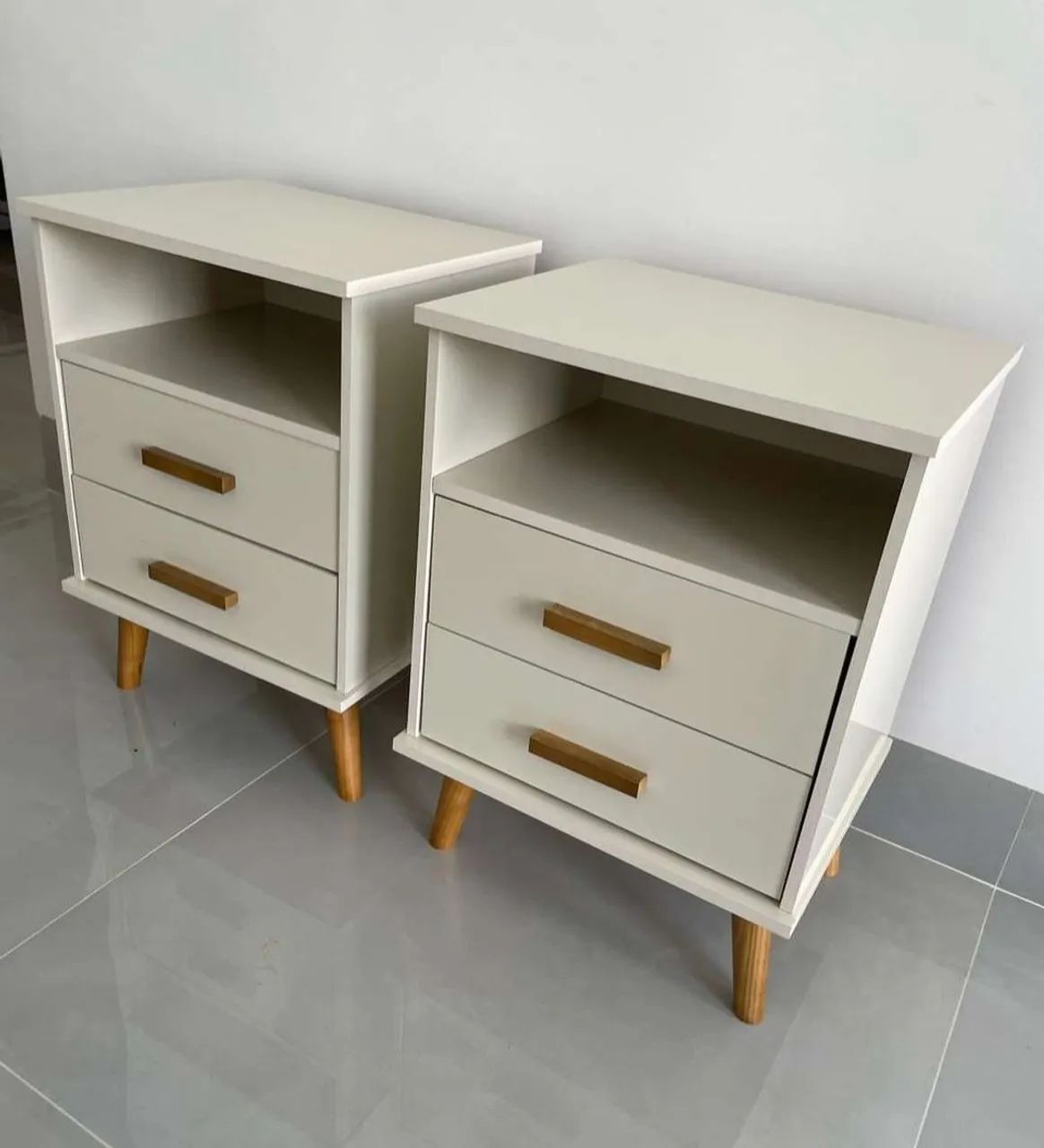 Mesa de cabeceira Itália 