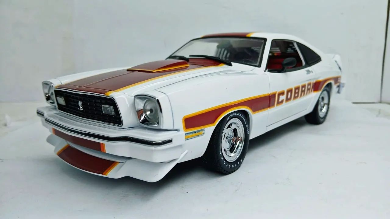 Miniatura Shelby Mustang Cobra II 1/18