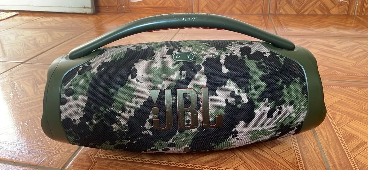JBL BOMBOX