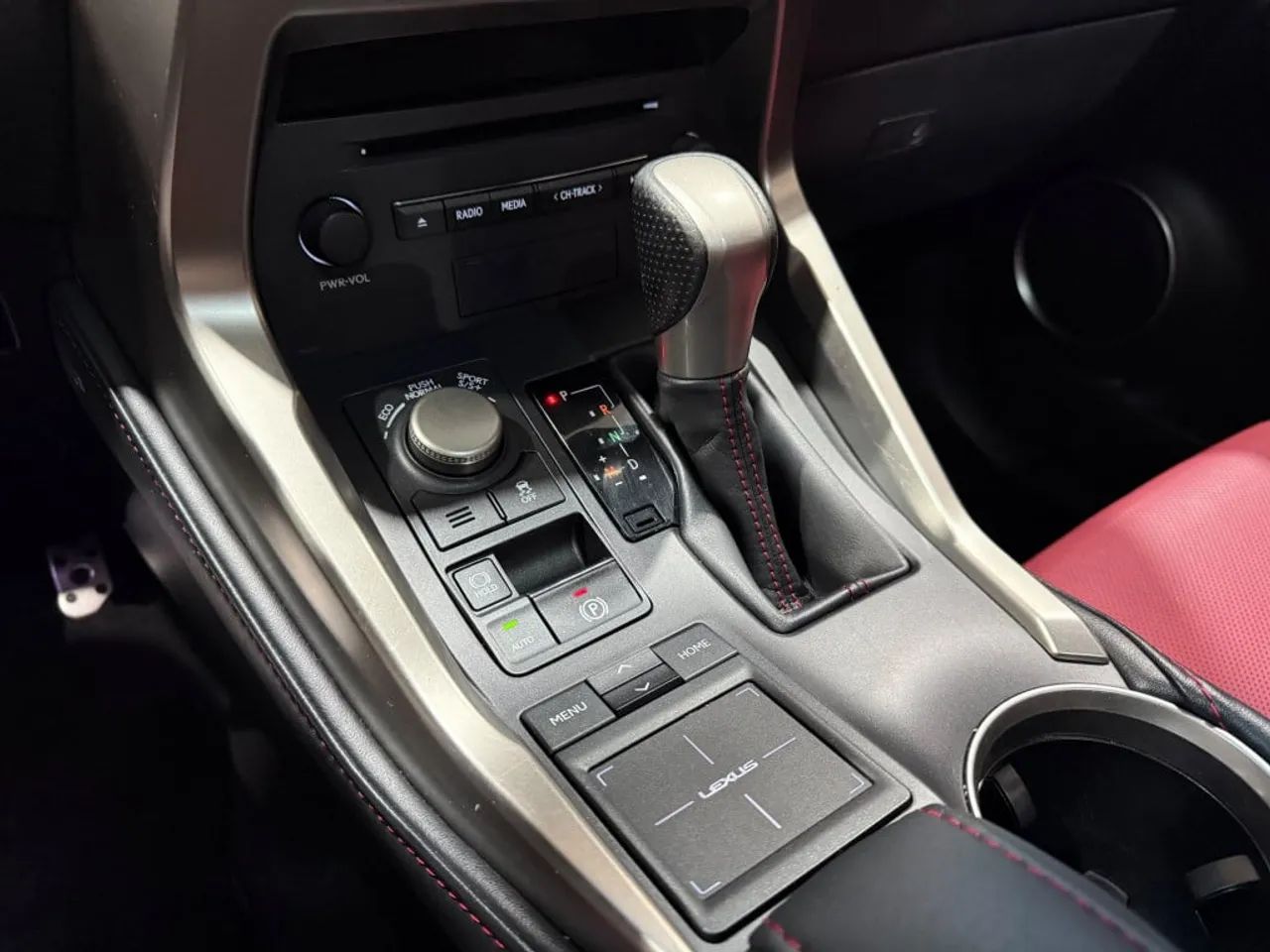 Lexus NX-200t F-sport 2.0 16V 238cv Aut., foto 18 de 20