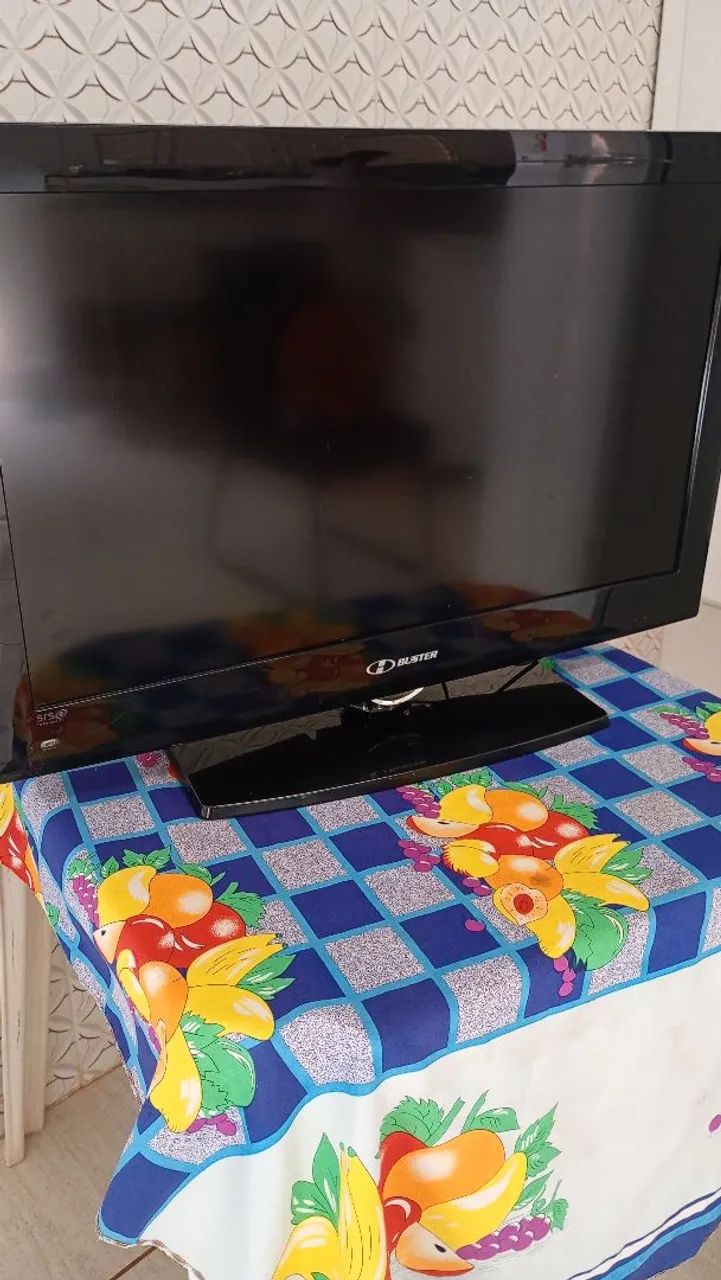 TV TELEVISÃO BUSTER 32, CONSERVADA FUNCIONANDO-NAO É SMART COM CONTROLELE