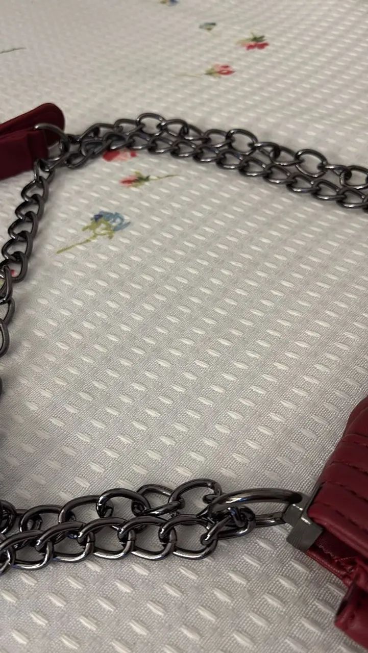 Bolsa matelassê vinho com corrente, nova, nunca usada - Foto 5