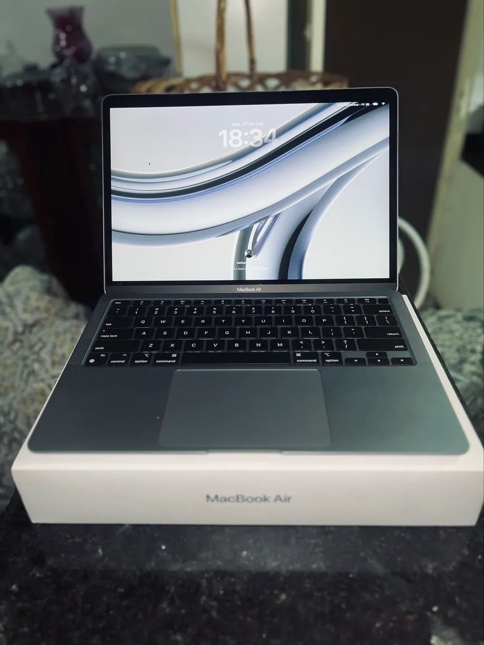 MacBook Air M1 256GB SSD / 8GB RAM - Cinza-Espacial - Completo na