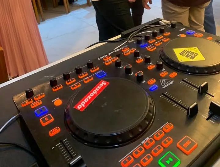  Controladora Behringer CMD studio a4 - Foto 3