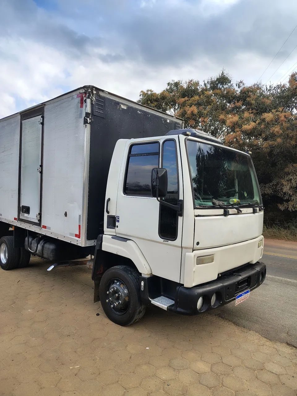 Ford cargo 815 bau