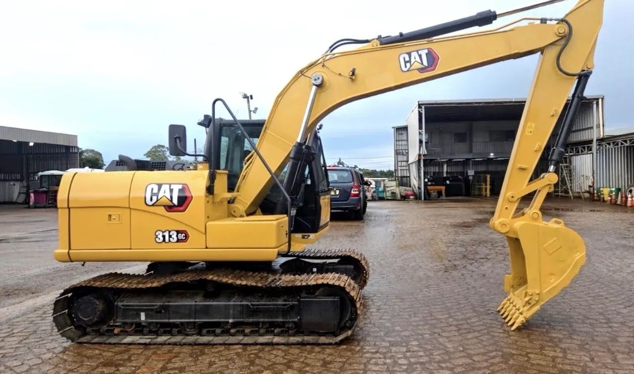 Escavadeira Caterpillar 313 GC  ano 2023, com 7.700 horas e ar condicionado, em MG - Foto 2