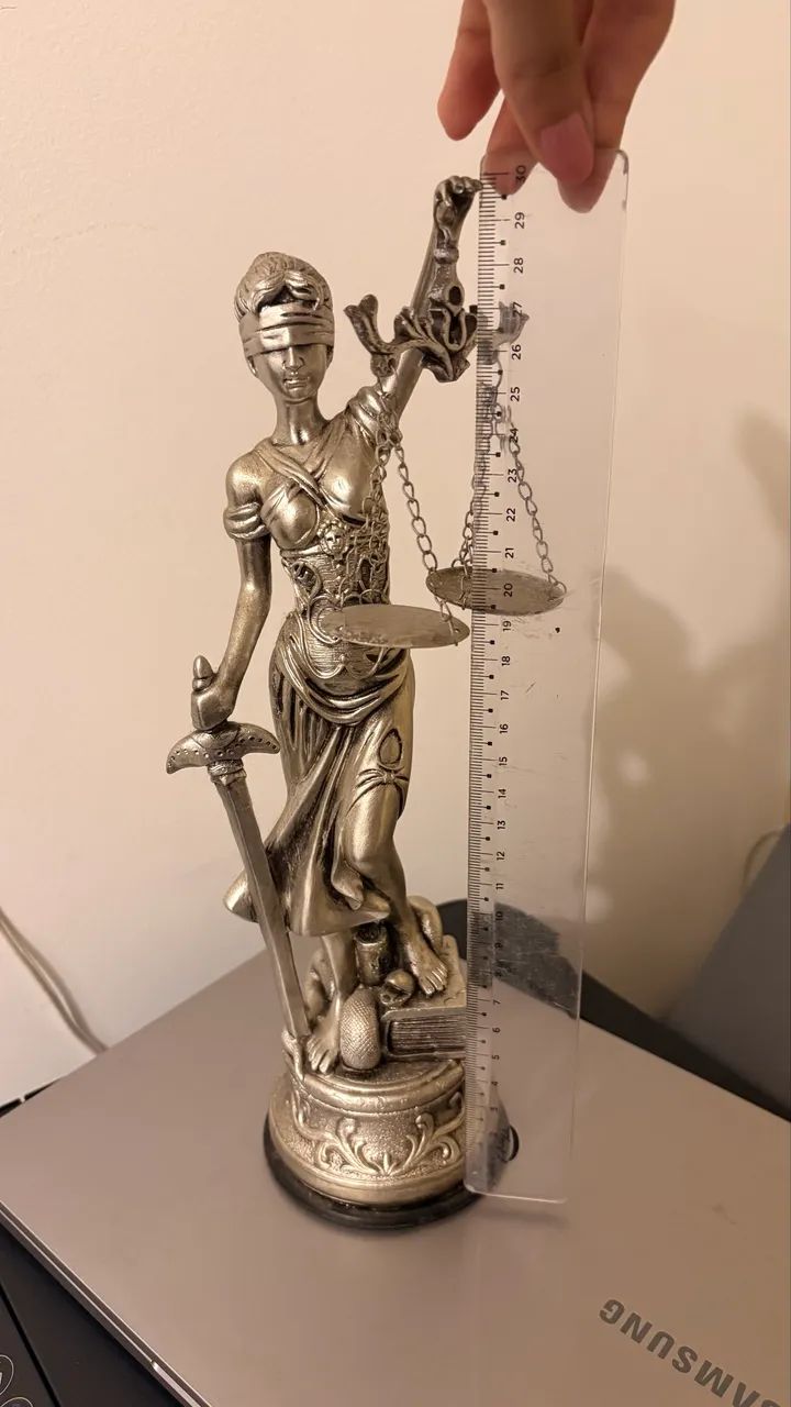 Estatueta Deus Themis 