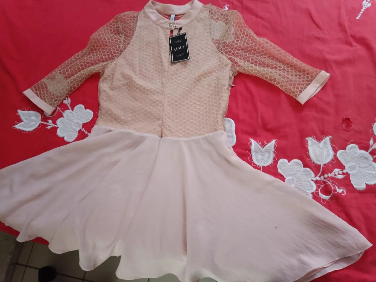 Vendo vestido P . Está novíssimo 