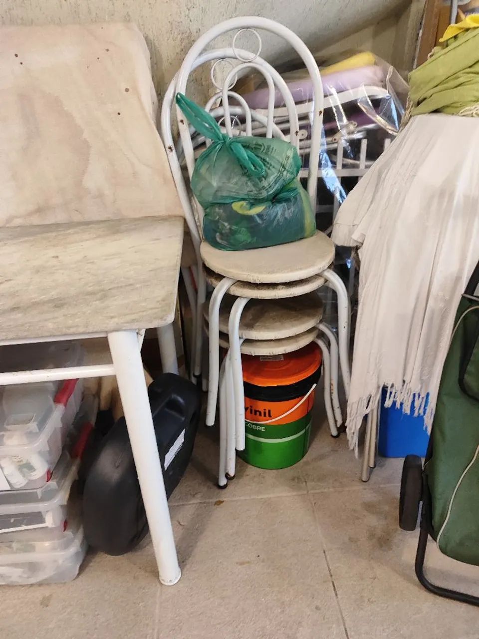 Conjunto Mesa com Tampo em Mármore + 4 Cadeiras - Compacto e Resistente - Foto 3