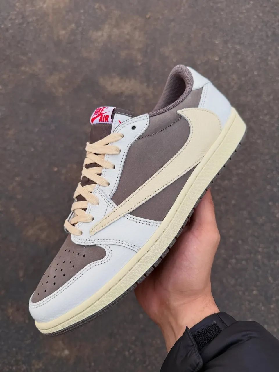 Tênis Jordan Travis Scott reverse mocha TAM 41