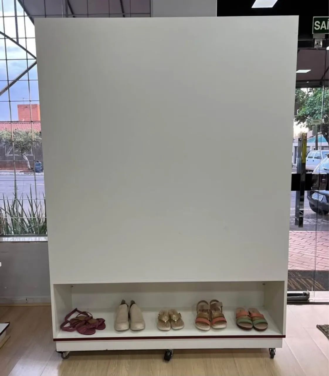 VITRINE/ARMARIO MOVEL - Foto 2