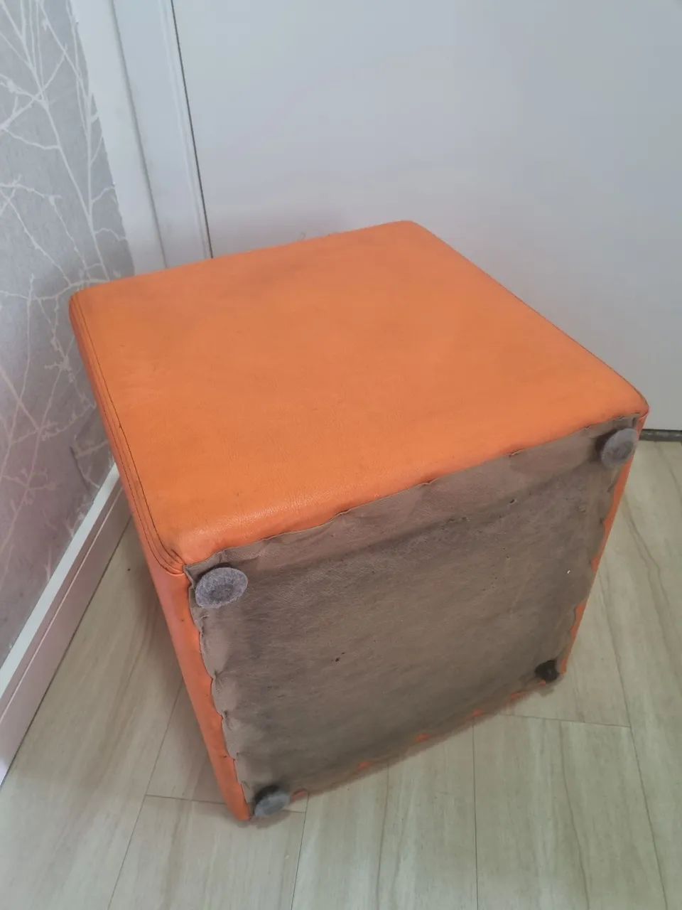 Puff laranja 44 x 44 X 44 cm. De qualidade, seminovo,  retira  - Foto 4