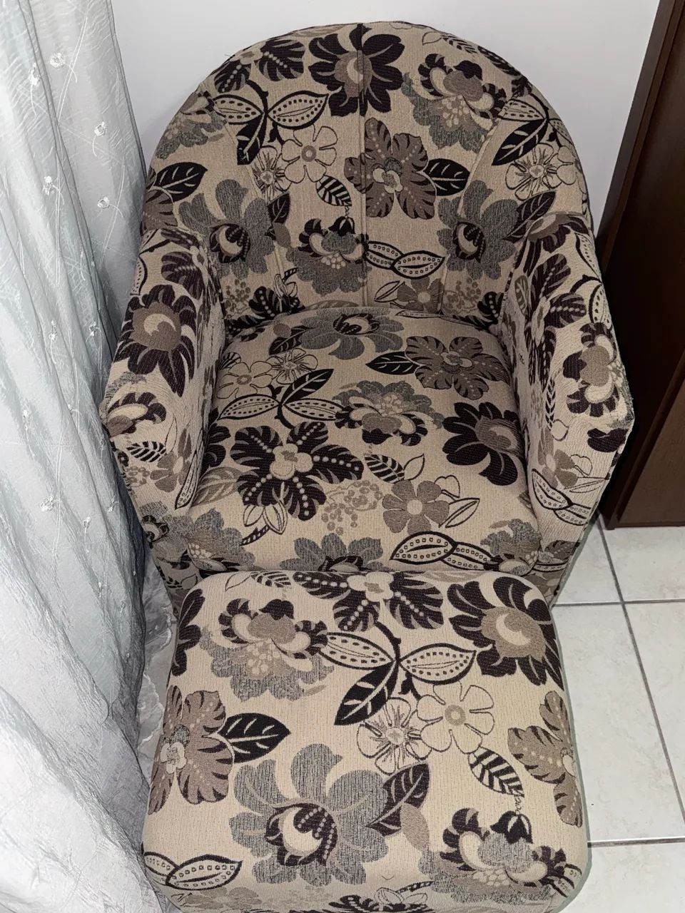 Poltrona de amamentação com puff  - Foto 3