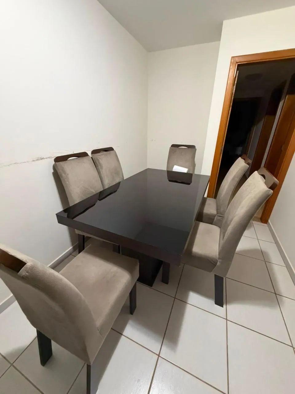 Jogo de Mesa com 6 cadeiras 