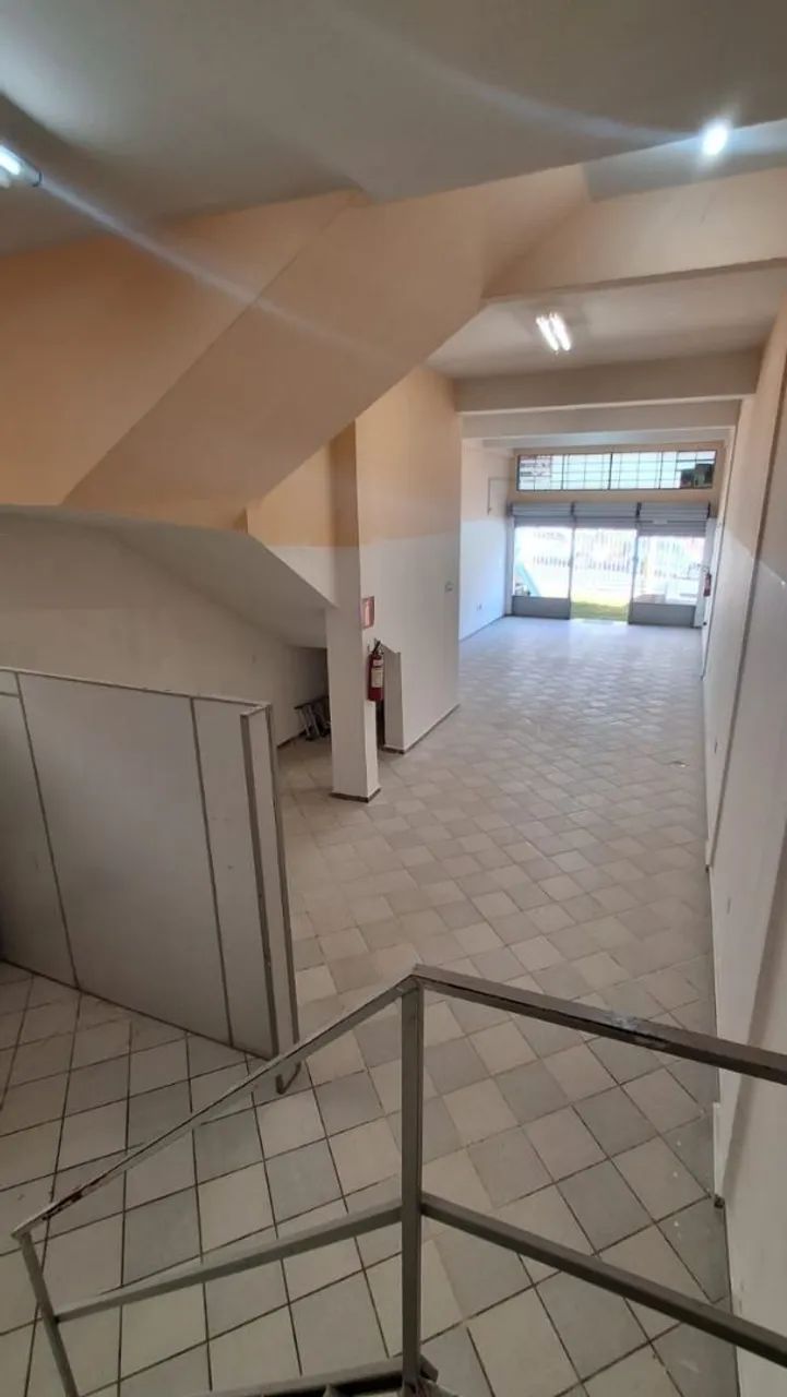 Loja 85m Bairro castelo de frente a uma praça grande e movimetada - Foto 4