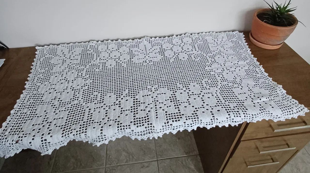 Caminho de mesa  de crochê.  - Foto 3
