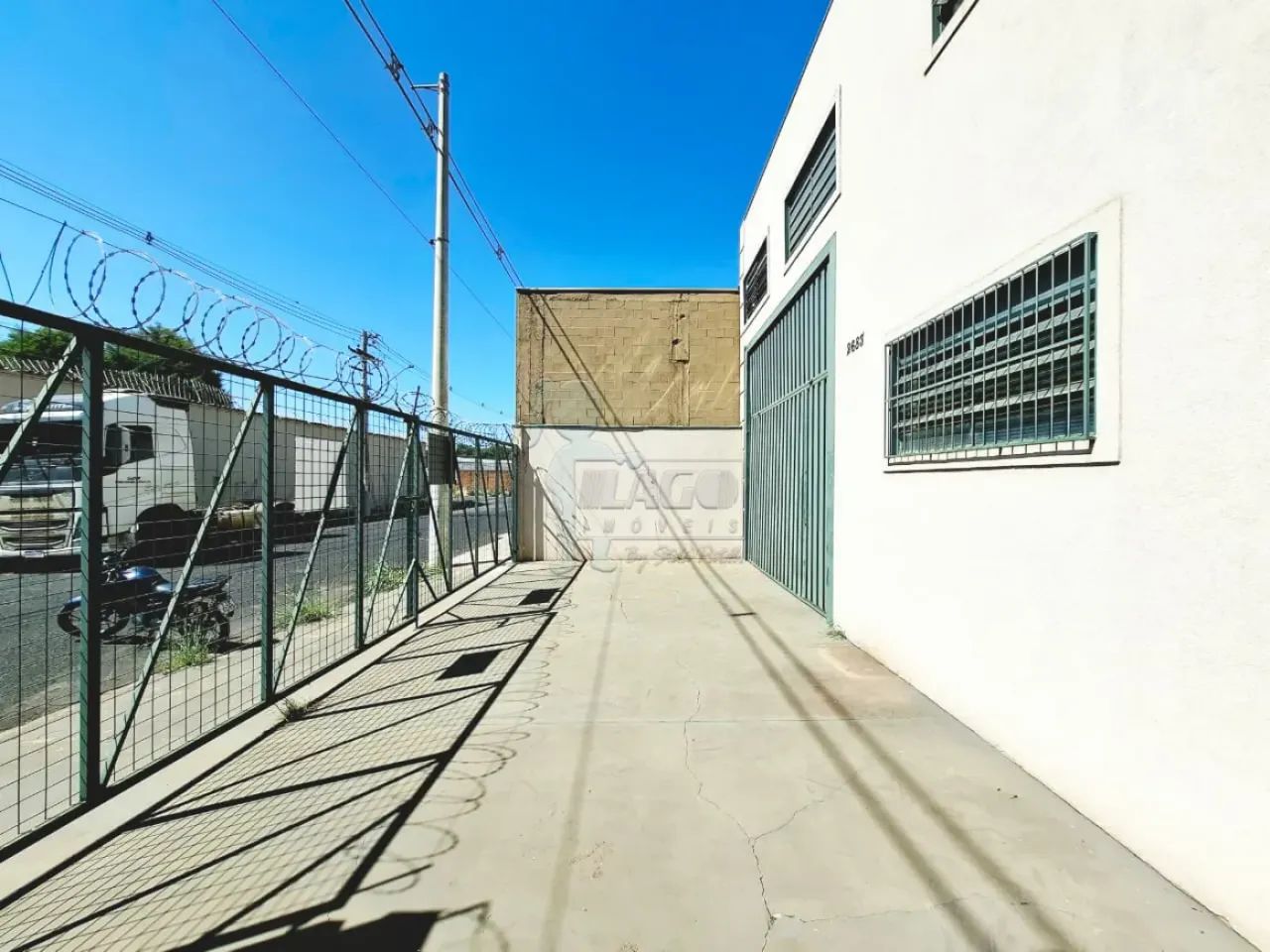Galpão comercial de 308m² com 01 escritório - Vila Carvalho