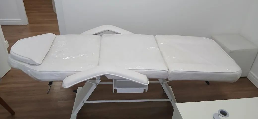 Maca Poltrona Cadeira Fixa Estética Estek Com Plastificação Cor Branco - Foto 4