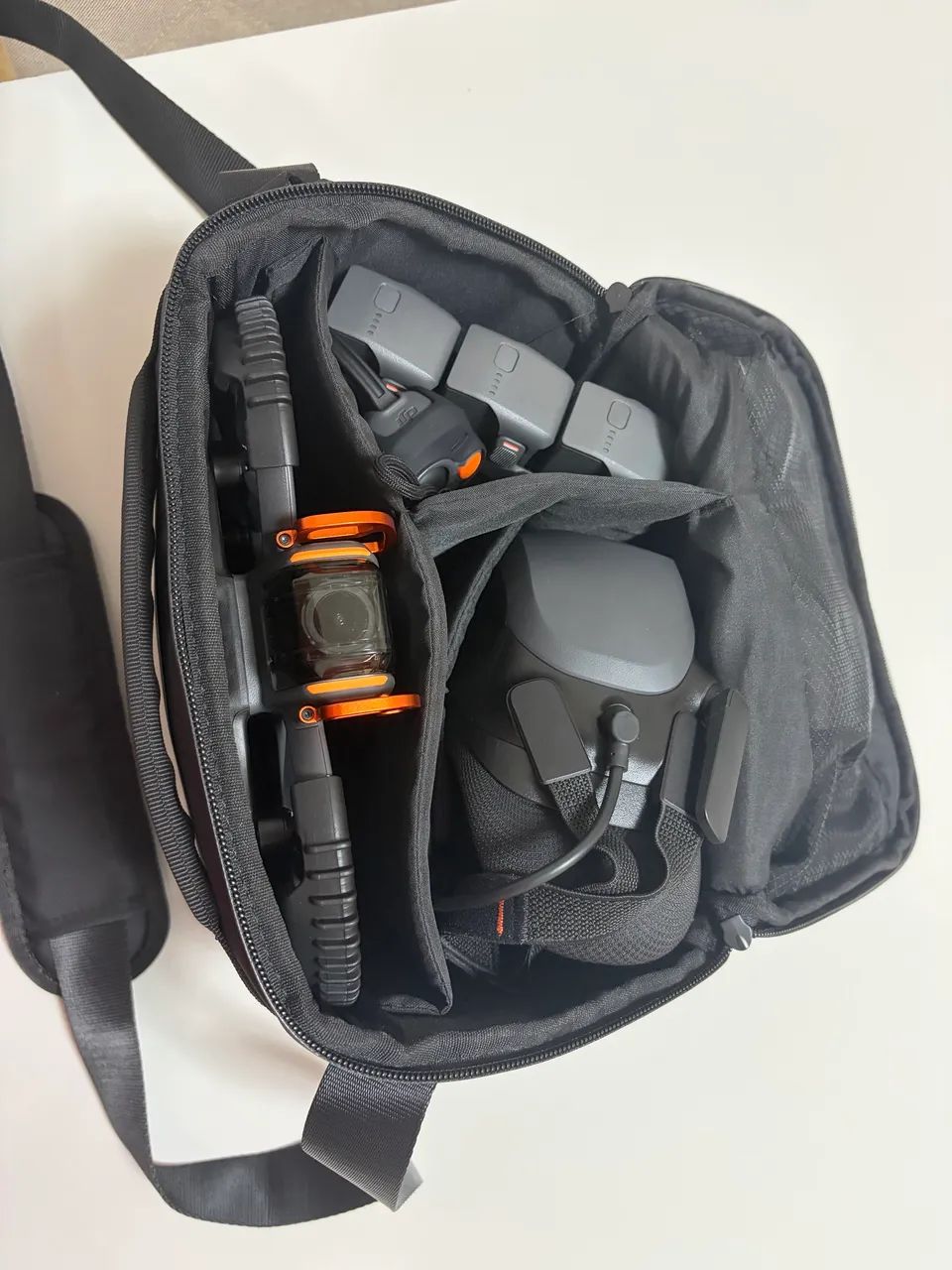 Drone DJI Avata 2 + Goggles N3 + RC Motion 3 + 3 baterias - Foto 4