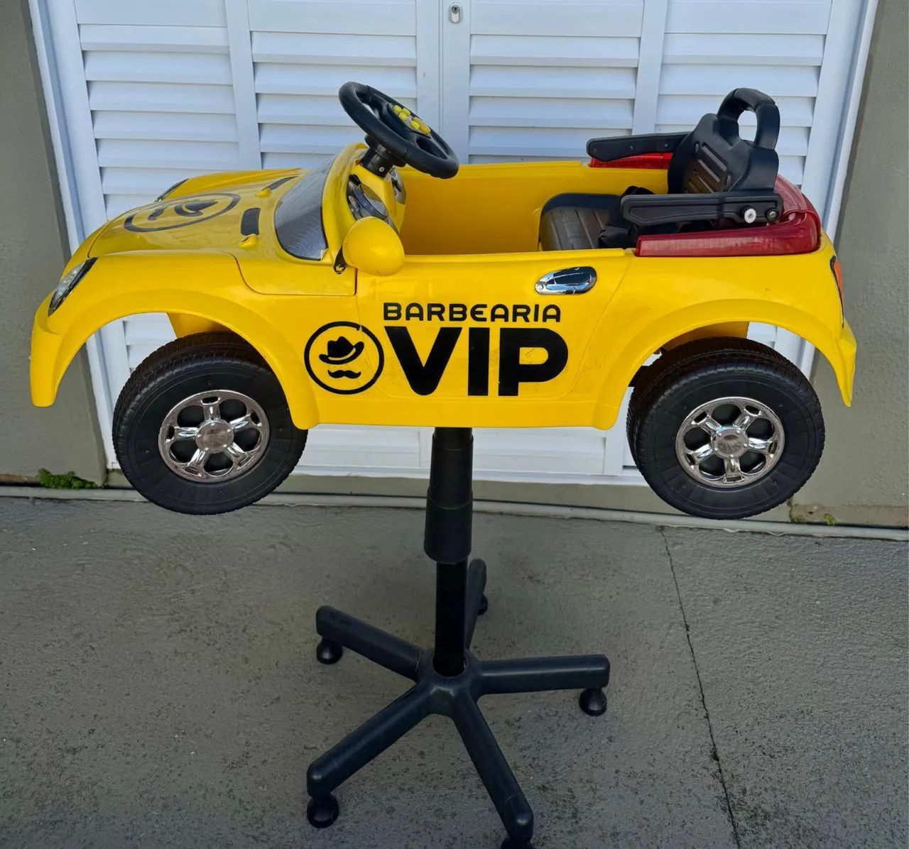 Vendo carrinho infantil de barbearia