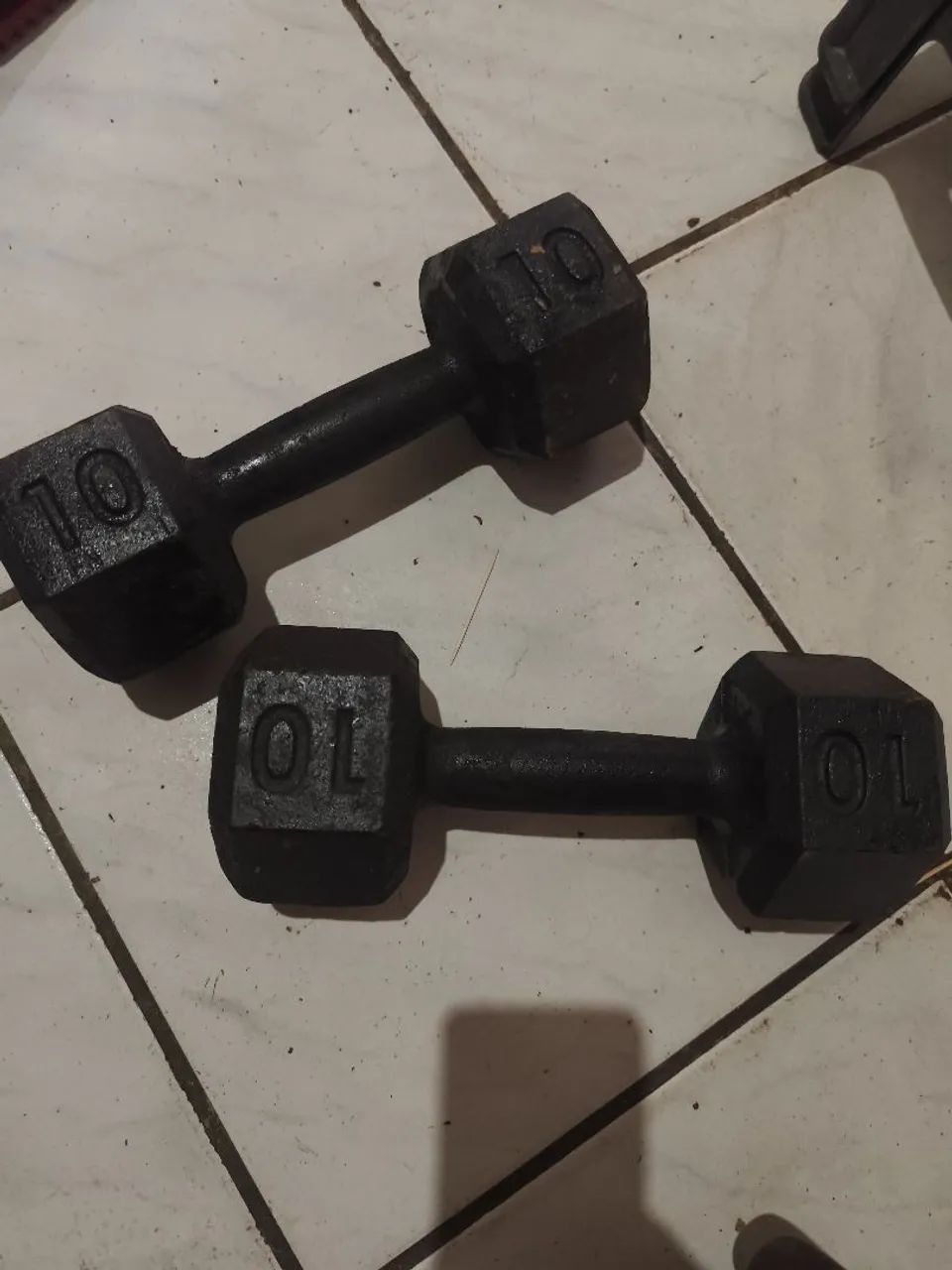PAR DE HALTERES DE 10KG ESTOU VENDENDO  - Foto 3