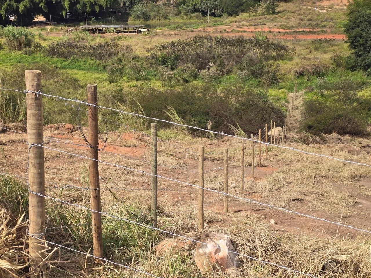 ÁREA DE 2.500 m² DENTRO DA CIDADE/CARMÓPOLIS DE MINAS - Foto 4