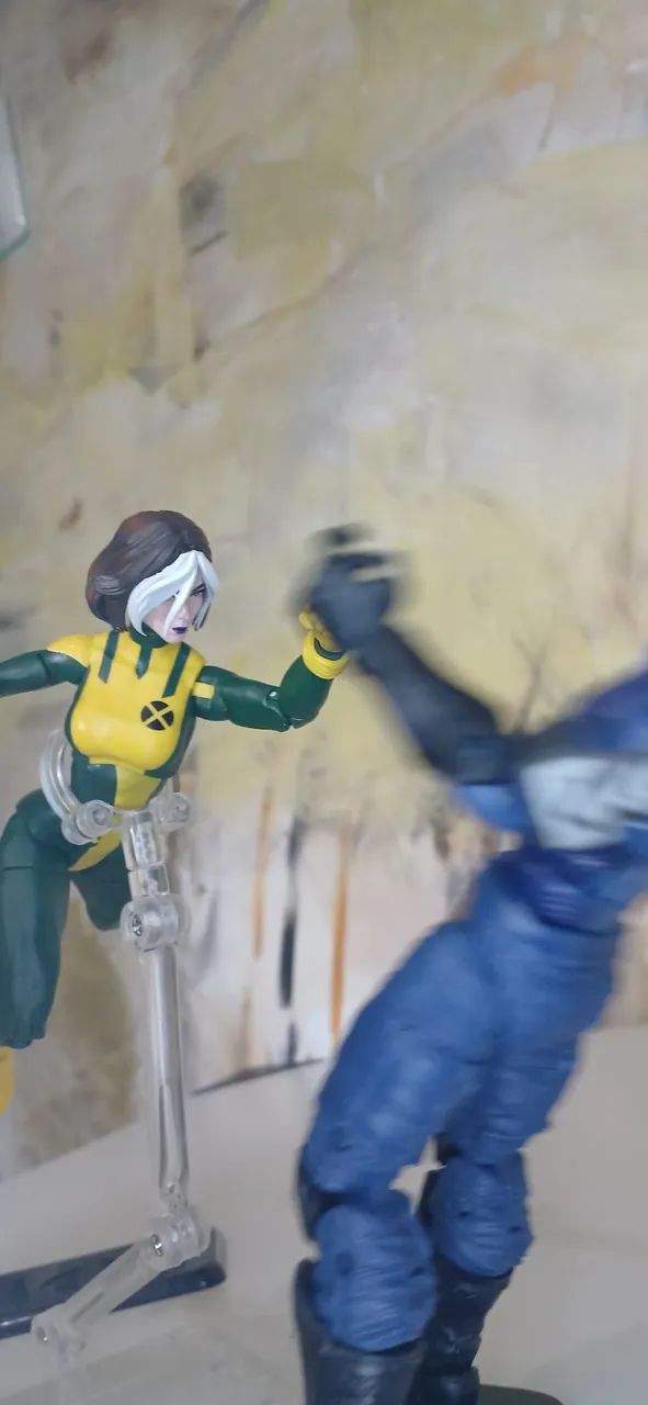 Marvel legends  vampira /rogue - Foto 3