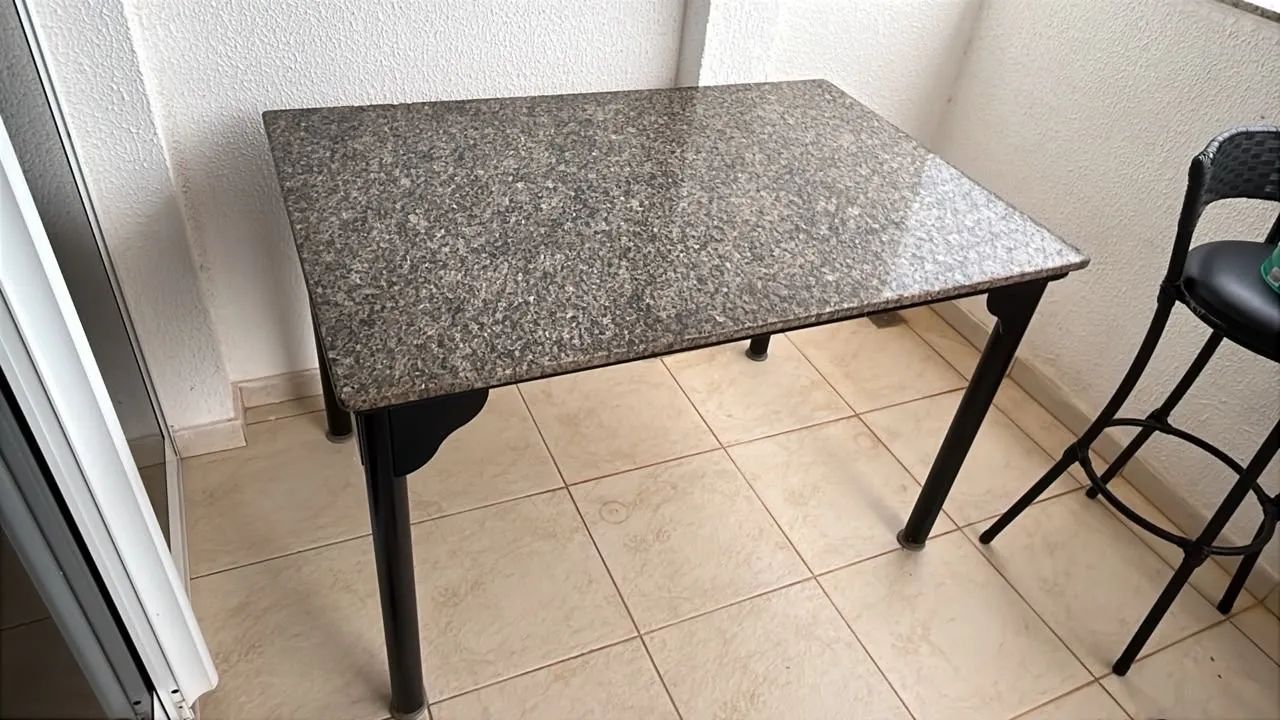 Mesa mármore e base de metal - Foto 2