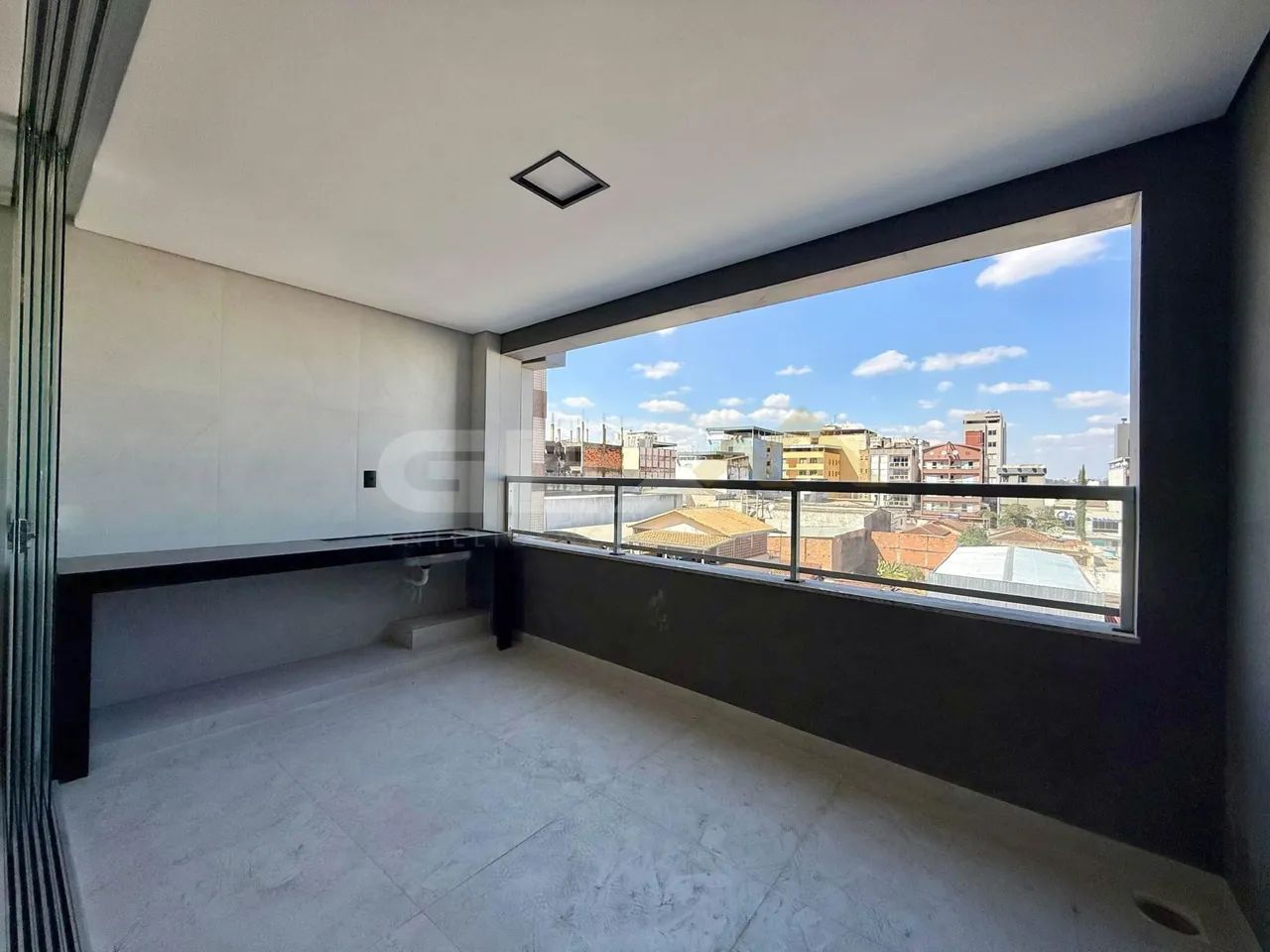 Apartamento à venda no Centro, 3 quartos sendo 1 suíte e 2 vagas. - Foto 4