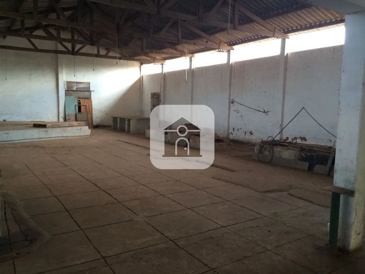 Barracão comercial e residencial em Araguari