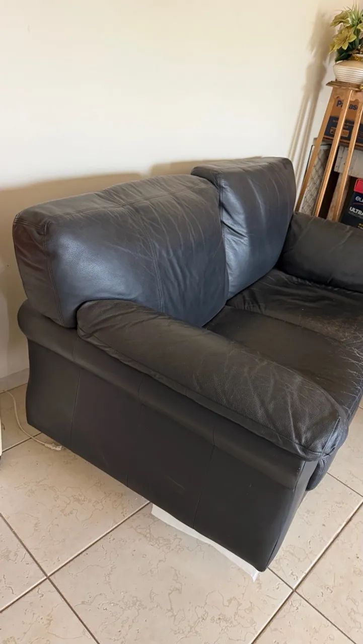 Sofa de couro legítimo preto - Foto 2