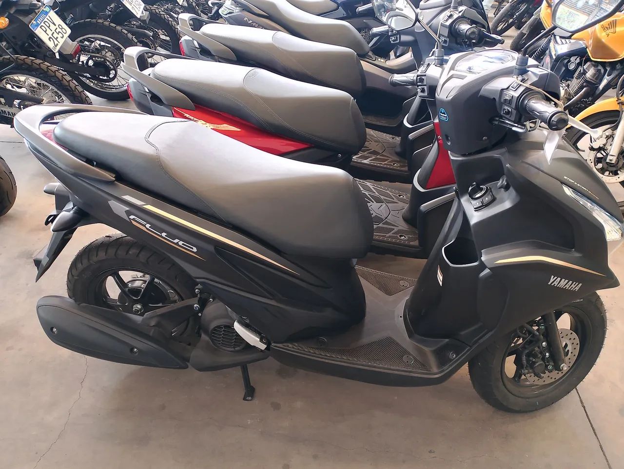 Yamaha FLUO 2027 - Foto 2