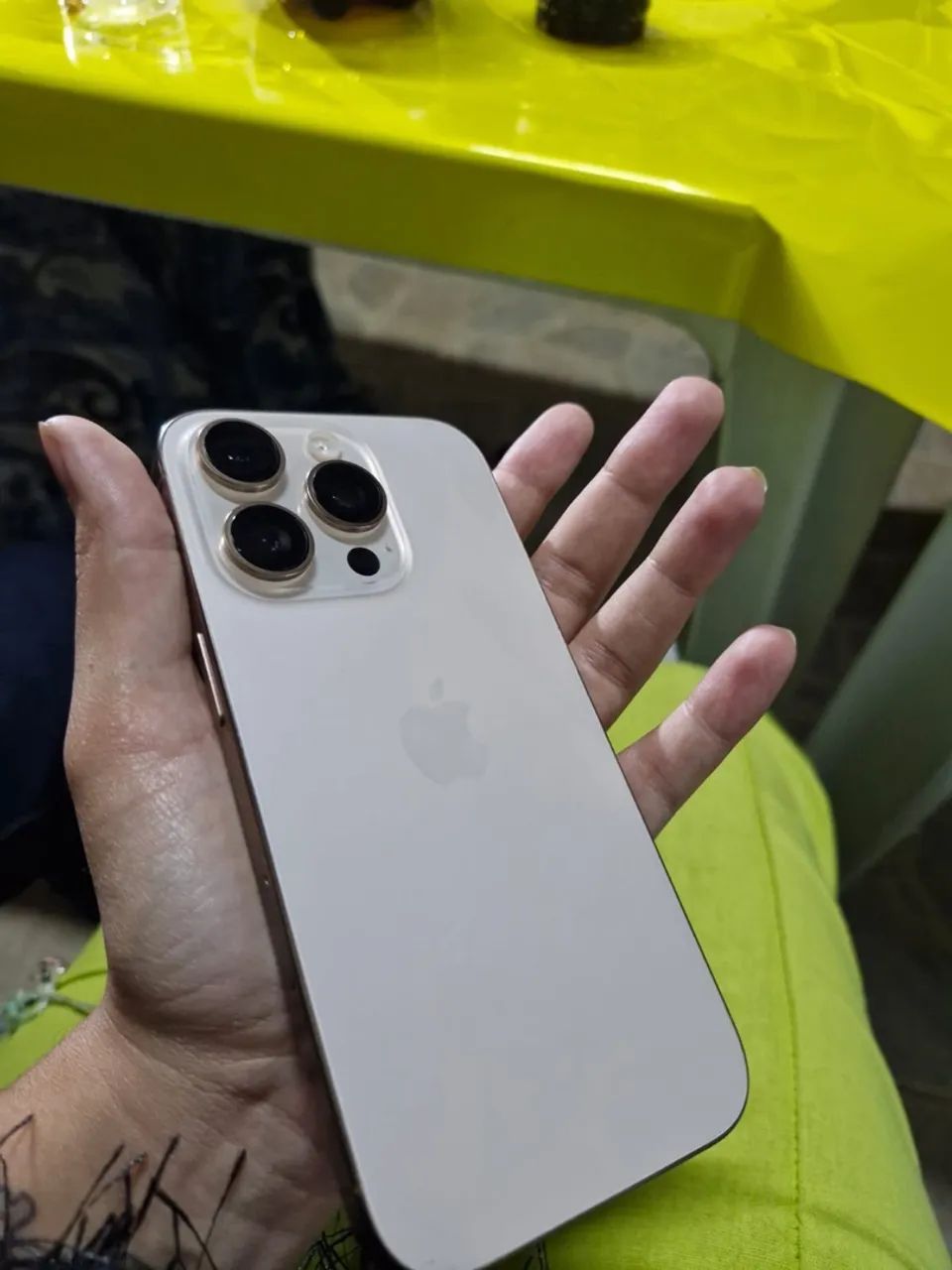 iPhone 16 pro - Foto 2