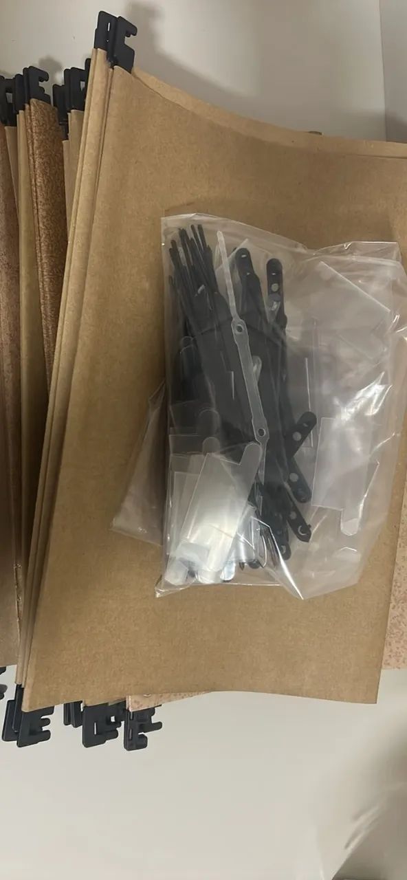 Pasta suspensa com grampos (Kraft)