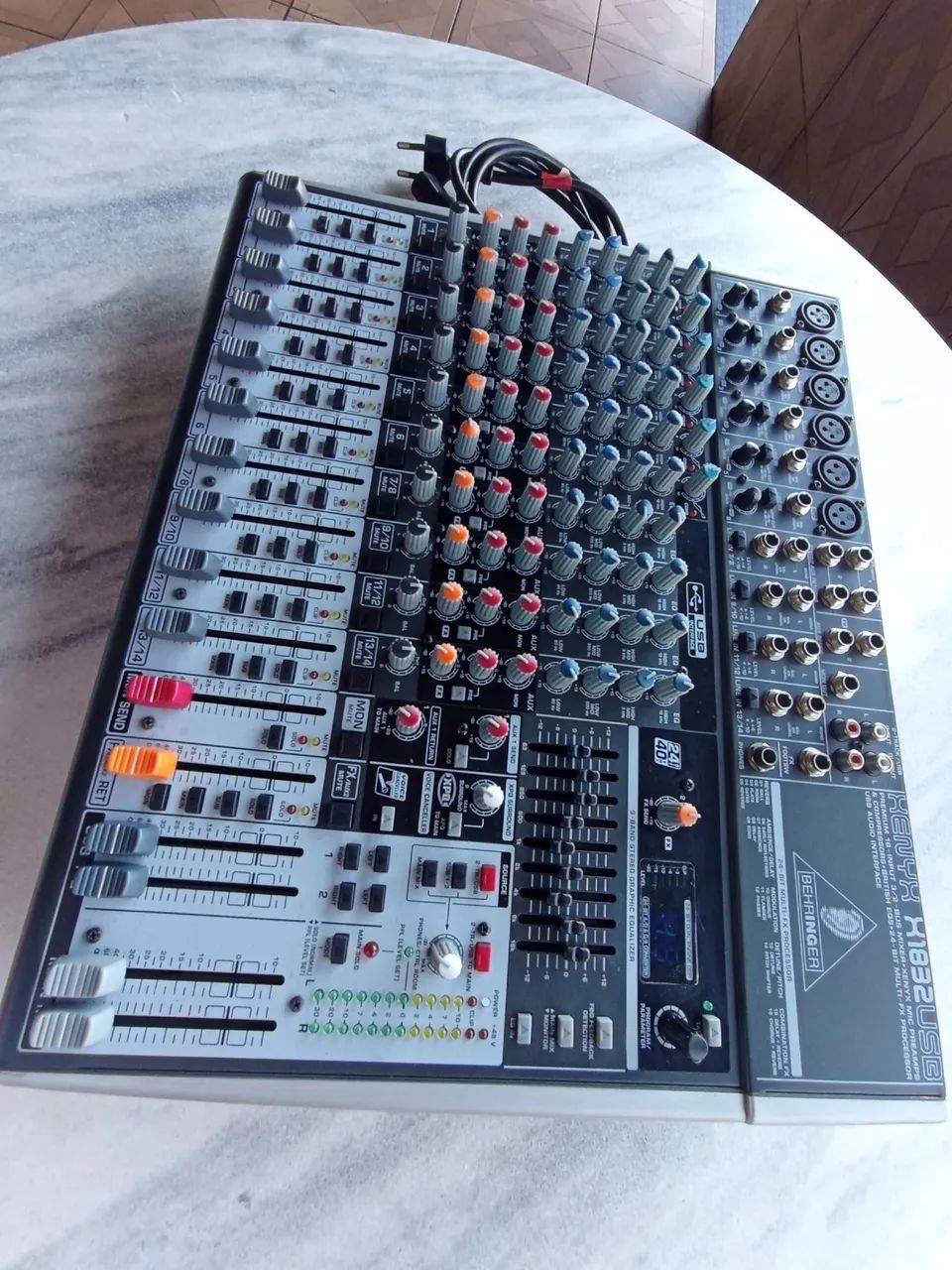 Caixas de som mais mesa de som - Foto 3