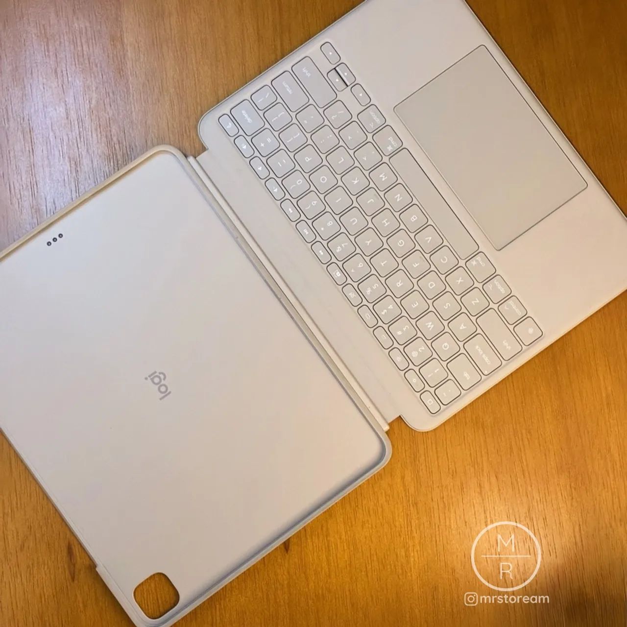 Logitech Combo Touch p/ iPad Pro 13 Pol. (M4 / M5) / Garantia
